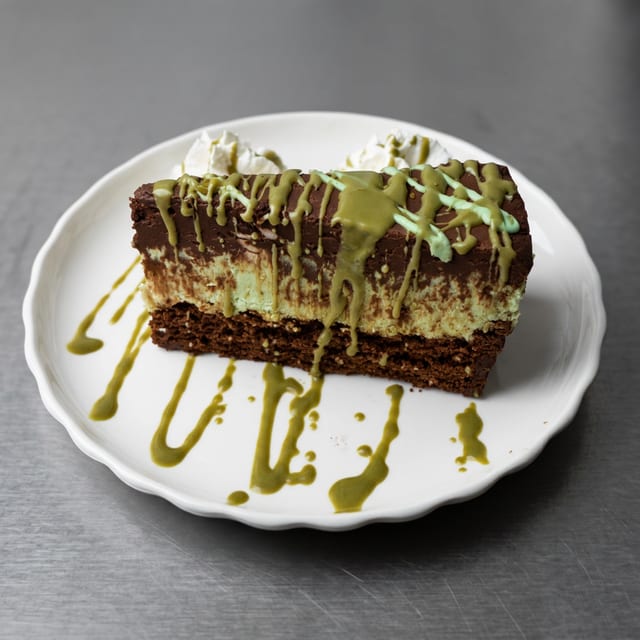 Dubai Chocolate Cake.